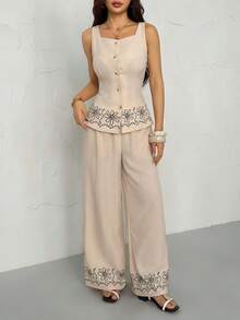 SHEIN PETITE Bộ đồ nữ in hoa một hàng cúc và quần dài, kiểu dáng thường ngày mùa hè, thiết kế thêu hoa giả, áo không tay phối họa tiết tương phản + quần ống rộng cạp cao, màu be, bộ đồ mùa hè, bộ đồ vải lanh, bộ đồ phong cách Boho, bộ đồ thường ngày tôn dáng, trang phục nghỉ hè, trang phục đi nghỉ mát cho nữ, trang phục mùa hè cho nữ, từ xuân đến hè. - Màu be - Xem 6