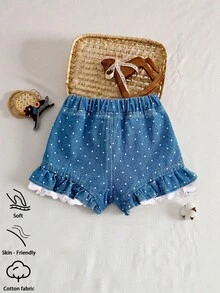 SHEIN Vintaside Kids 女婴水洗中蓝色牛仔短裤，可爱甜美休闲度假时尚设计，百搭基础款四口袋设计，松紧腰带，荷叶边蕾丝饰边，波点印花，无弹力棉质牛仔面料，柔软舒适，适合日常穿着、派对、上学、通勤，春秋季新品上市。 - 中等水洗藍 - 查看 2