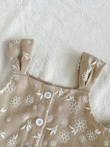 SHEIN 女童舒適休閒正厚度紋理仿刺繡布料前扣裝飾荷葉邊下擺背心上衣與寬鬆極簡風長褲2件套，適合春夏外出、旅行、度假與日常穿著 - 卡其色 - 查看 9
