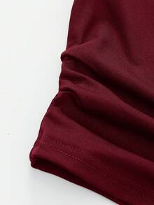 SHEIN Đầm maxi ôm sát vai lệch màu đỏ rượu vang cho thiếu nữ, chất vải mềm rủ, thiết kế nhún vai, trang trí sao biển vàng, phù hợp nhiều mùa, dáng ôm nhún, thanh lịch không gò bó, dễ phối đồ và bảo quản, tạo vẻ ngoài dịu dàng nữ tính - Màu Đỏ Sâu - Xem 4