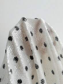 SHEIN x Luisa Sonza Muvela Chân váy nữ cạp thấp, dài ngang gối, đính sequin chấm bi, kiểu dáng cổ điển học thuật đa năng, phù hợp cho nhiều dịp: Lễ tốt nghiệp, công sở, sự kiện trang trọng, đi làm thanh lịch, thường ngày, phong cách retro lãng mạn thập niên 90, váy dự tiệc, kiểu dáng cơ bản đa năng, đơn giản, khách dự đám cưới, phù dâu, chủ nhà, đi chơi, giao lưu, hẹn hò, tiệc tùng, buổi hòa nhạc, lễ tốt nghiệp, bữa trưa muộn, tiệc trà, sân bay. - Đen và trắng - Xem 4