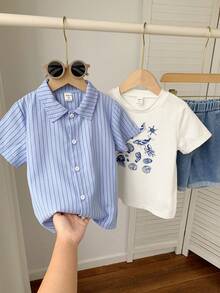 SHEIN 儿童男童可爱夏季百搭三件套：格子短袖衬衫、白色T恤、蓝色牛仔短裤，适合日常穿着、运动、郊游、上学、聚会、度假、拍照等场合。 - 藍色 - 查看 6