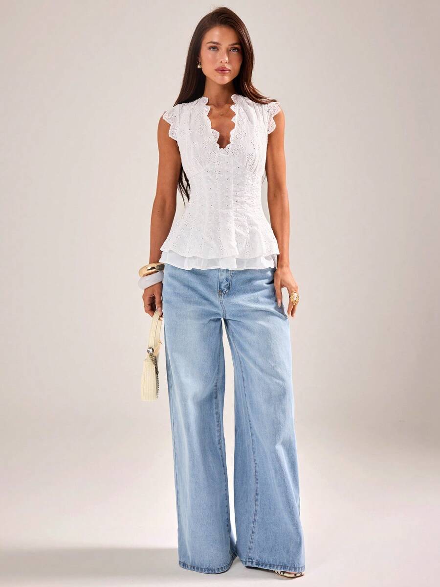 SHEIN BAE Top ligero con cuello en V, encaje bordado y bajo con volantes, dulce y delicado para citas y uso casual, primavera/verano - Blanco - Ver 1