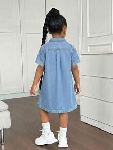 Vestido camisa de mezclilla oversize en azul marino para niña - Lavado ligero - Ver 2