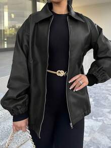 Vassilux Chaqueta de PU con hombros caídos y bolsillos inclinados, ropa de mujer para otoño en color negro - Negro - Ver 6