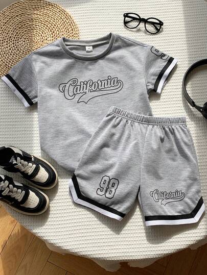 SHEIN Set de 2 piezas de camiseta + pantalones cortos sueltos para niños pequeños, estilo coreano casual, cómodo y versátil, práctico para uso diario, escuela, salidas, deportes, primavera/verano, felpa, grueso