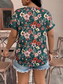 SHEIN VCAY 大尺碼女款度假花卉印花V領短袖休閒T恤 - 彩色 - 查看 4