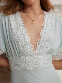Moireta 成熟優雅復古風迷人水溶蕾絲裝飾深V收腰長袖女款睡袍 - 淺藍色 - 查看 5