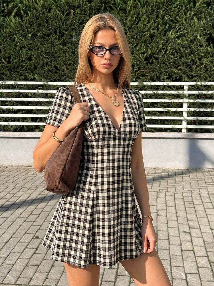 MainGRL 2026SS New Burgundy Sexy Plaid Mini Dress For Vacation - Black and White - View 4
