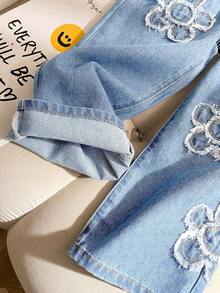 SHEIN Young Girls 3D Floral Design Blue Loose Jeans, Versatile Casual Pants - Light Wash - View 3
