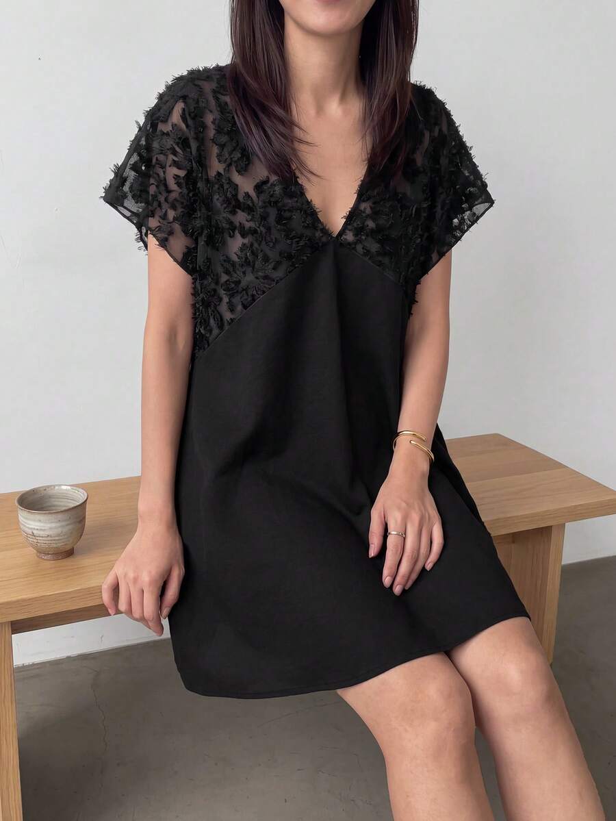 Yumoku 女款黑色優雅高貴夏季晚餐約會露背蝴蝶結袖抓褶A字短洋裝,紋理提花拼接面料 - 黑色 - 查看 1