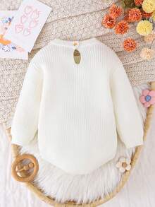 SHEIN 女嬰新生兒連身衣，長袖，米色，刺繡字母設計，可愛互動字母，適合 1 歲生日、新生兒慶祝 - 白色 - 查看 2