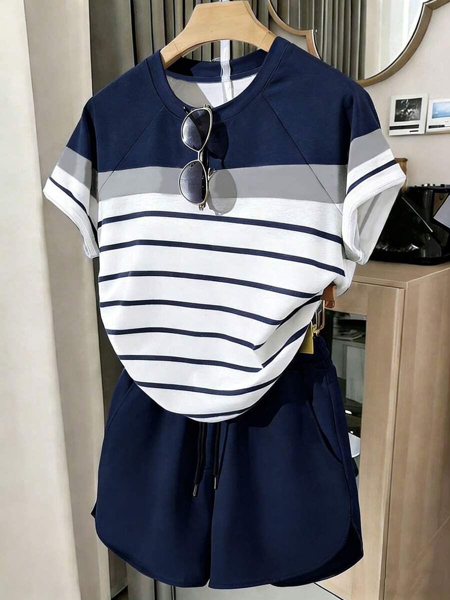 Resyla 女士T恤短裤套装,夏季新款,休闲运动装,办公或健身服,优雅设计,多色条纹印花,藏蓝色,女士T恤短裤套装 - 彩色 - 查看 1