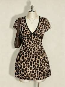 SHEIN ICON Đầm chữ A tay ngắn, cổ chữ V sâu, kiểu retro Y2K, cỡ lớn, có thắt lưng, họa tiết da báo, phù hợp cho đi học, mặc thường ngày, đi nghỉ mát, mặc mùa hè, áo liền quần nữ, đầm mùa hè, phong cách cổ điển, đầm họa tiết da báo. - màu nâu - Xem 3