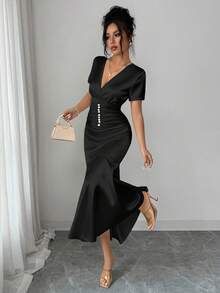 Vestido elegante y romántico de estilo francés ligero para uso diario, fiesta o citas, nuevo para primavera/verano, con decoración de perlas, dobladillo con volantes, diseño entallado de longitud media, cuello en V, unicolor, manga corta y plisado - Negro - Ver 3