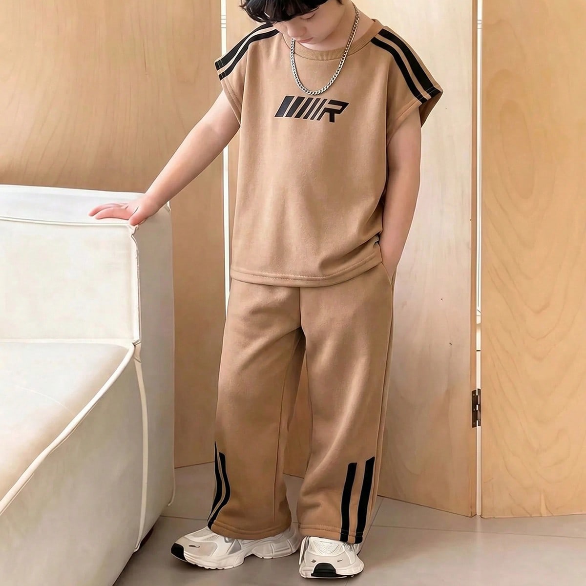 Piezas Conjunto informal de niño con camiseta de cuello redondo de punto blanco con estampado de letra y pantalones, conjunto negro, conjunto de cami