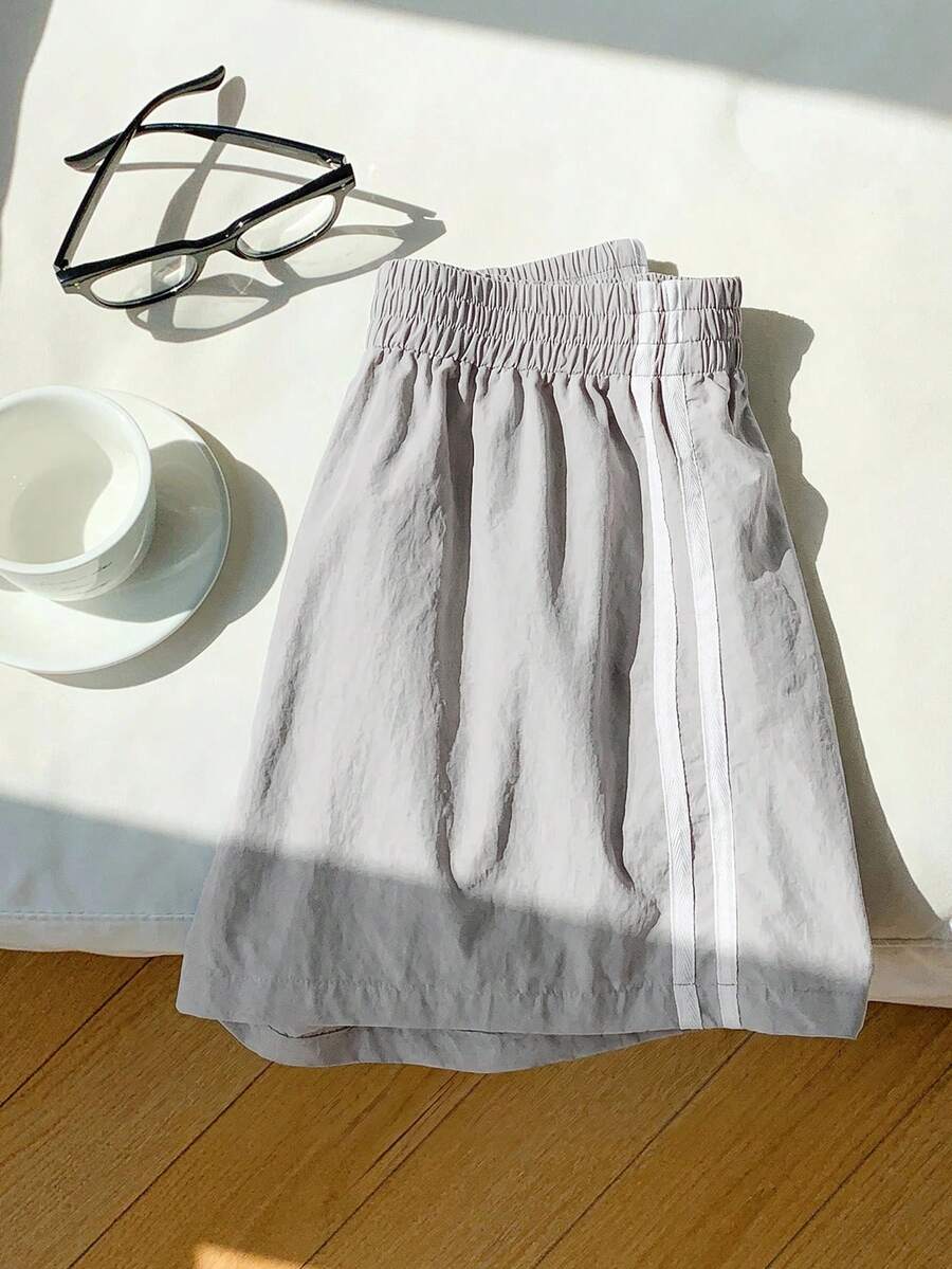 Comfortcana Celana Pendek Wanita dengan Pinggang Elastis, Motif Blok Warna, Kasual, Serbaguna untuk Pemakaian Sehari-hari - Light Grey - View 1