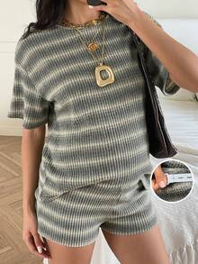 SHEIN 孕妇条纹圆领短袖T恤和短裤两件套休闲装 - 綠色 - 查看 8