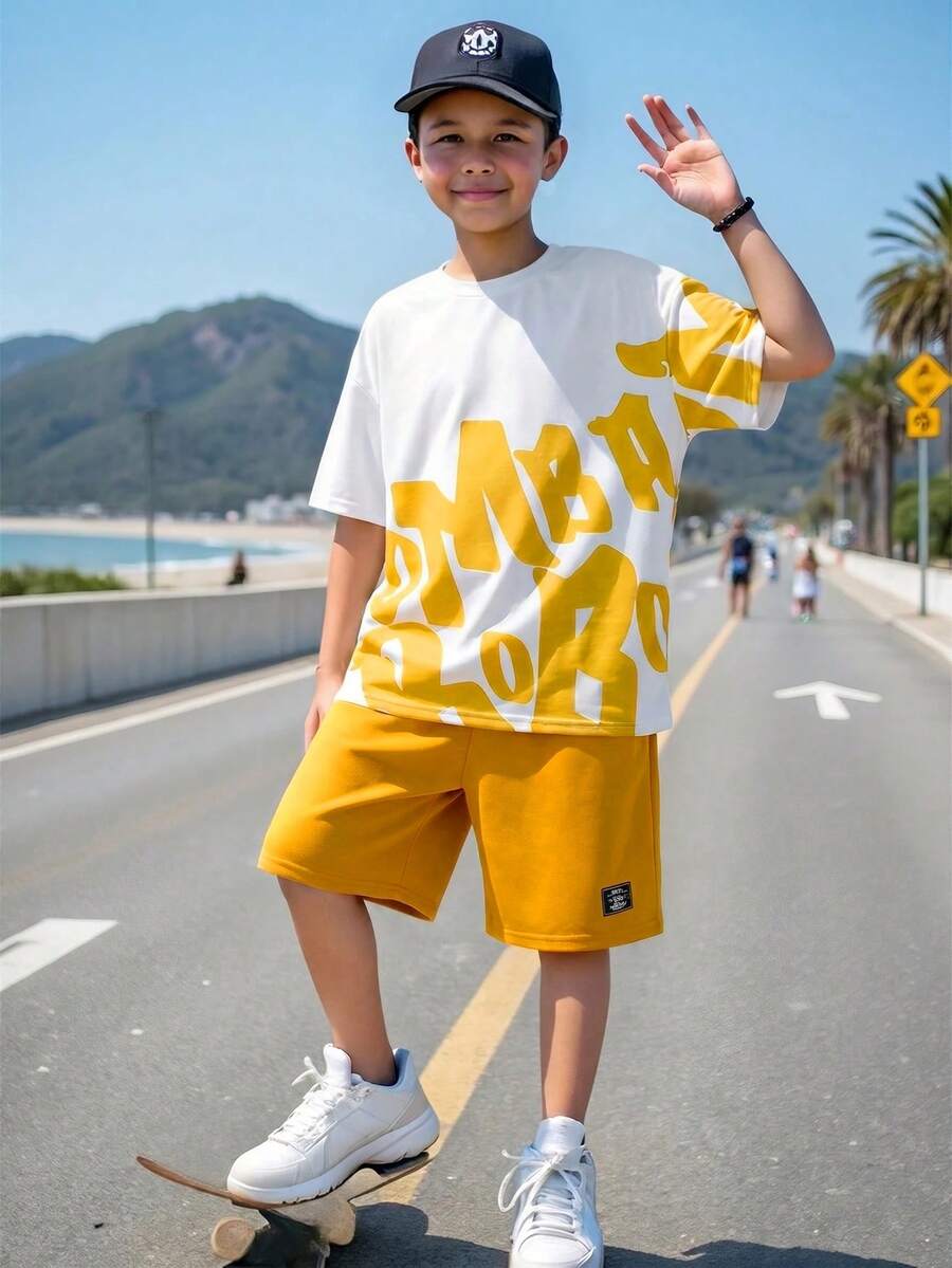 SHEIN 2件組青少年男孩休閒日常舒適印花圓領寬鬆短袖T恤與短褲針織套裝 - 黃色 - 查看 1