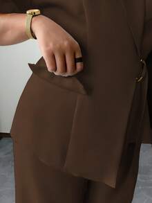 Elenzga 大尺碼女裝套裝，翻領設計配隱藏式鈕扣，可調節腰圍配金屬D型環，不對稱下擺配荷葉邊飾短袖西裝外套與寬鬆寬腿長褲，優雅法式浪漫復古風，適合通勤、商務、海灘、休閒，春夏季 - 棕色 - 查看 5