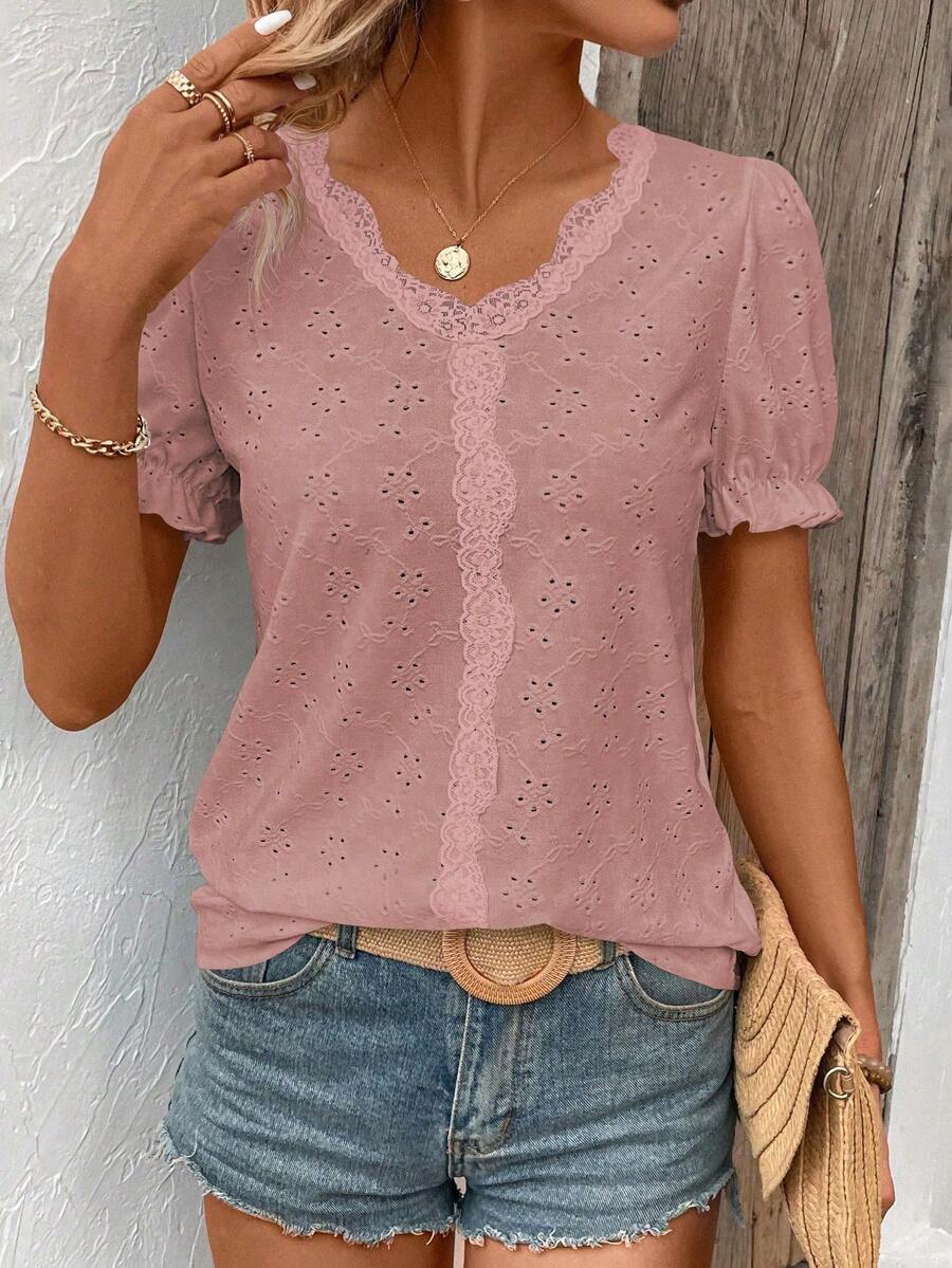 EMERY ROSE Casual T-shirt för kvinnor med kontrastspets, V-ringning och korta puffärmar - Rosa - Visa 1