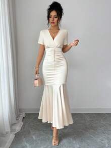 Vestido elegante y romántico de estilo francés ligero para uso diario, fiesta o citas, nuevo para primavera/verano, con decoración de perlas, dobladillo con volantes, diseño entallado de longitud media, cuello en V, unicolor, manga corta y plisado - Albaricoque - Ver 5