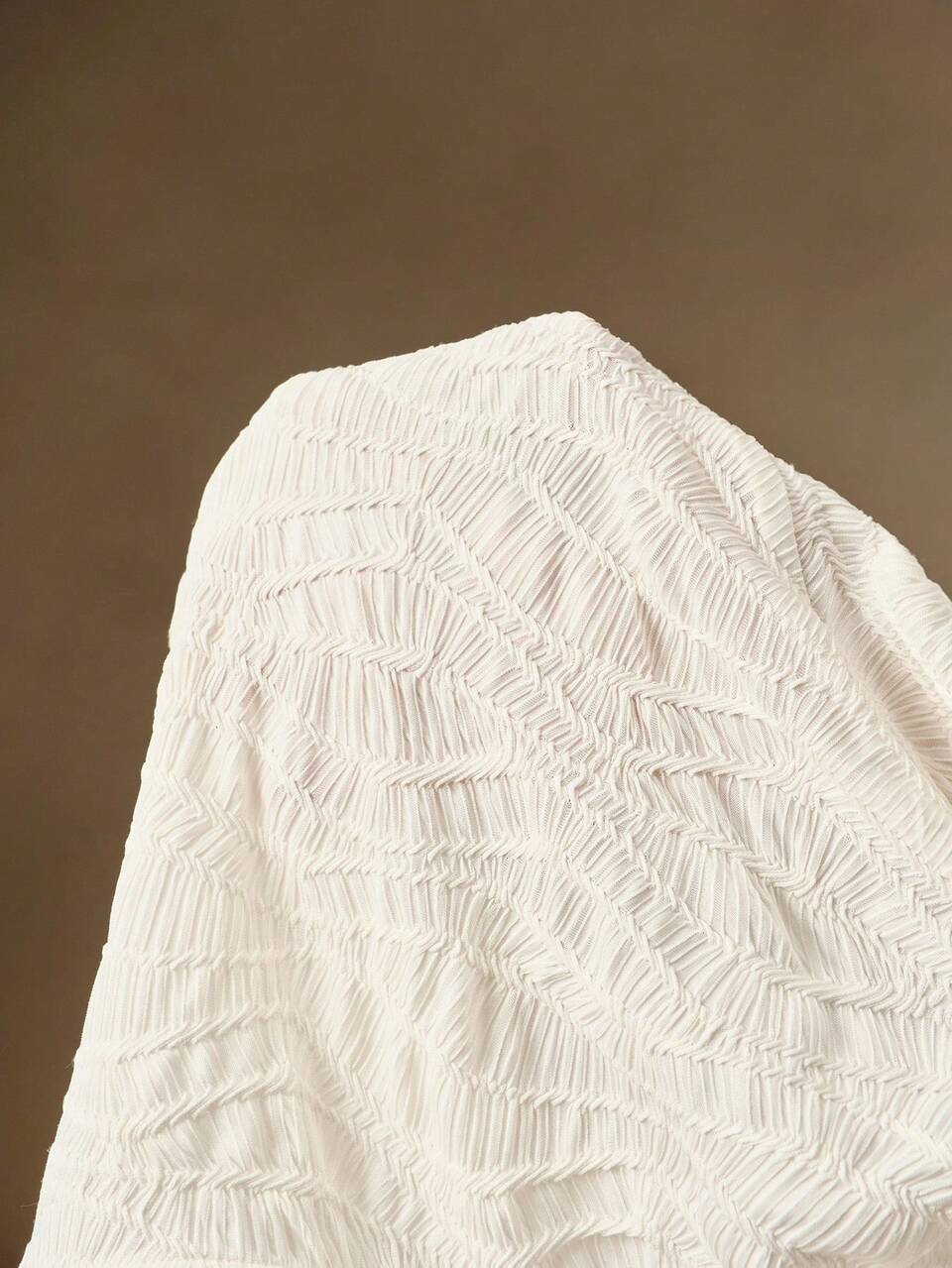Women's White Textured Pleated Sleeveless T-Shirt, Twist Elegant Casual Beach Top For Summer