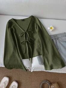 SHEIN LUNE 休閒女款純色寬鬆前綁帶喇叭袖上衣，度假女款返校教師女上衣，度假女款上學外出上衣，返校機場女上衣，老錢風女款度假上衣，長袖上衣女款，奶油黃度假風女款秋季前綁帶上衣，黃色上衣，黃色襯衫，可愛黃色上衣，黃色前綁帶上衣，黃色V領上衣，黃色襯衫，黃色長袖上衣，休閒 - 橄欖綠 - 查看 1