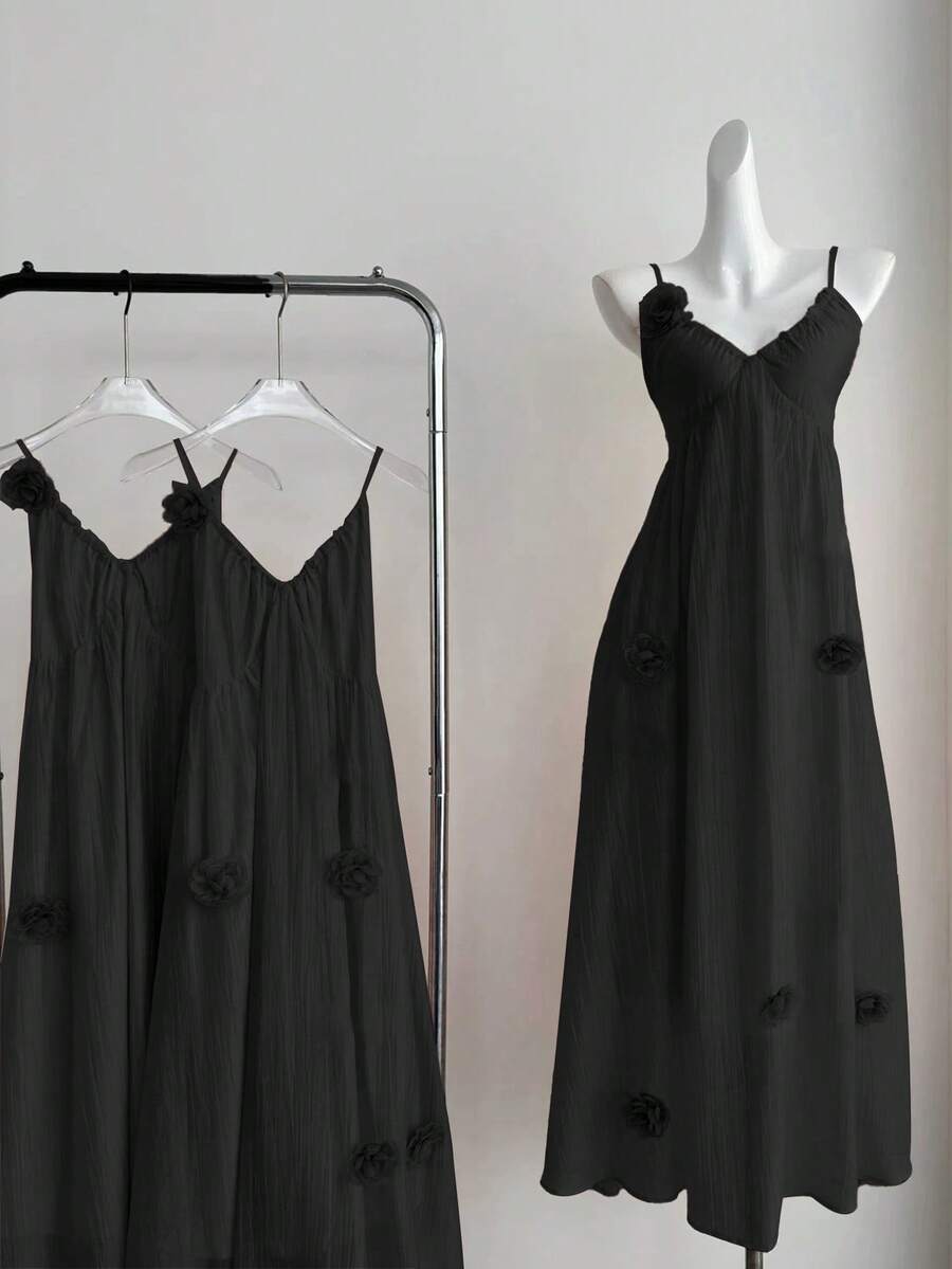SHEIN Clasi Gaun A-Line Model Camisole Leher V Elegan Berlipit Chiffon Ukuran Plus dengan Motif Bunga 3D - Hitam - View 1
