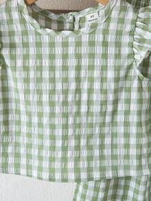 SHEIN Genkimix Kids 女童紋理面料短袖T恤配鈕扣背部設計 & 休閒長褲套裝，由綠色格紋紋理面料製成，適合女童戶外玩耍和休閒日常穿著 - 綠色 - 查看 6
