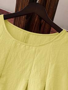 Rusticease Gaun Musim Panas Tanpa Lengan Berlipit Warna Polos untuk Wanita Ukuran Besar, Warna Kuning Muda, untuk Liburan. - Angsa kuning - View 5