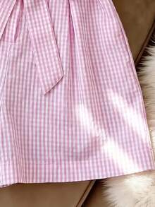 SHEIN Franclia Macacão feminino casual de primavera/verão, elegante francês, minimalista, com lapela, manga curta, bordado, cinto na cintura, curto, azul às riscas - Rosa - Ver 5