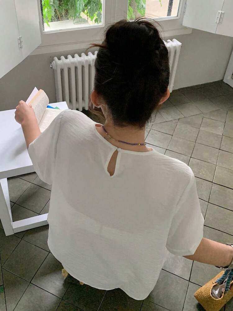 Dazy Plus Solid Color Loose Short Sleeve Round Neck Pleated Casual Vacation Summer Top, Women Plus Size Short Sleeve White Casual Blouse