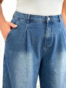 SHEIN CURVE+ 大码女式高腰褶裥牛仔阔腿裤，休闲夏季海滩度假装扮，大码女式时尚水洗七分牛仔裤，夏季 - 中等水洗藍 - 查看 5