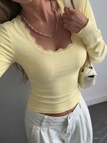 Livesso 春秋冬鏤空蕾絲飾邊拼接黃色修身辣妹街頭時尚派對長袖女款T恤 - 黃色 - 查看 2