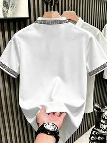 Manfinity Homme 男士經典時尚休閒白色短袖 Polo 衫，皇冠獅子印花，正式款 - 彩色 - 查看 2