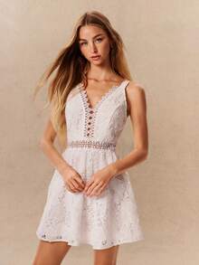 Willow Rêve Robe mini à bretelles blanches brodées pour femmes, style romantique de vacances, Saint-Valentin, bohème - Blanc - Voir 3