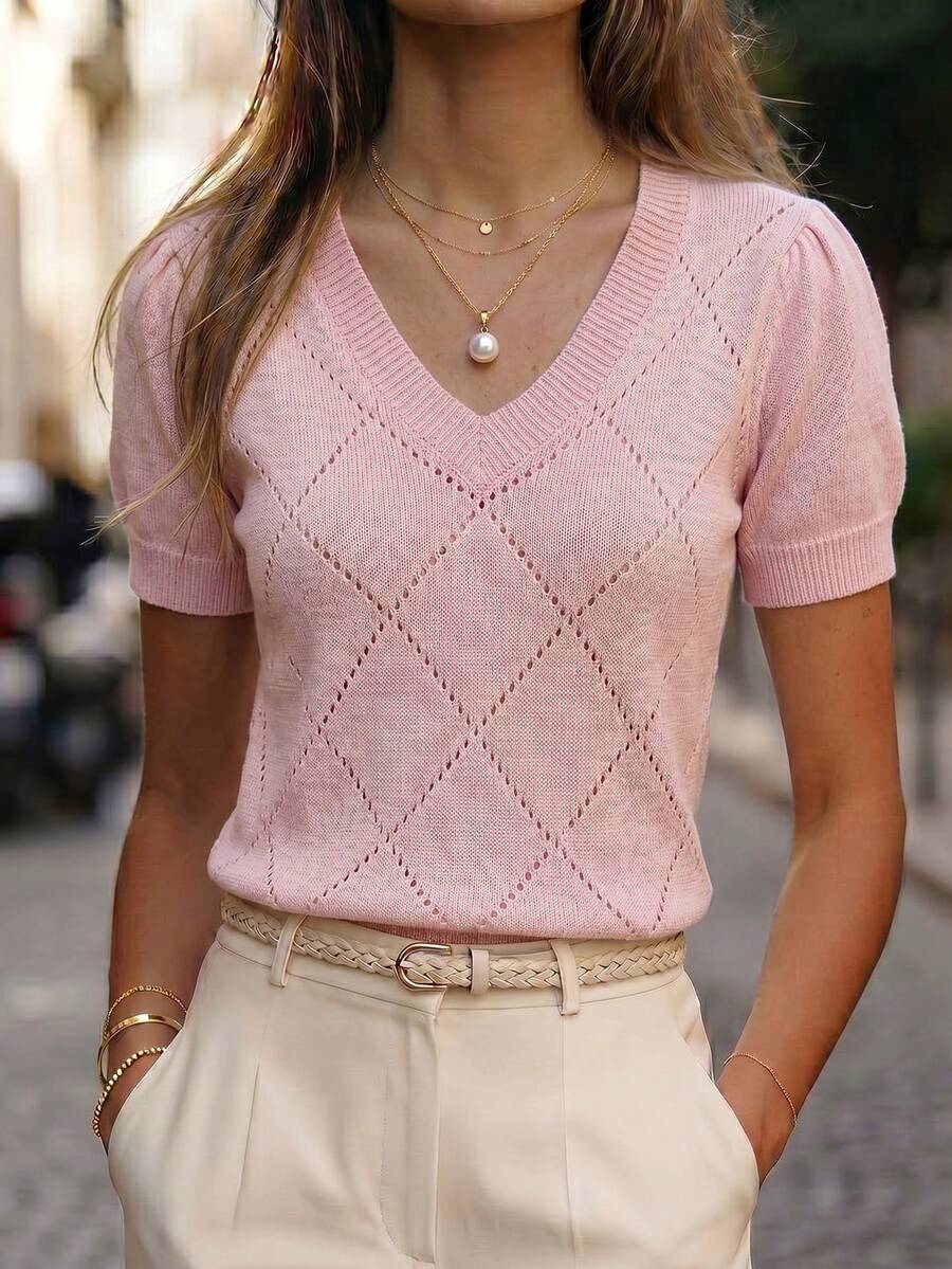 SHEIN Áo dệt kim nữ cổ V tay ngắn dáng rộng họa tiết quả trám đục lỗ màu hồng, áo dệt kim xuân hè, áo mùa hè, quần áo mùa hè, trang phục mùa hè nữ, lễ hội tháng 6, áo đi chơi nữ, trang phục đi chơi, áo thường ngày nữ, áo màu hồng, áo dệt kim đục lỗ, áo họa tiết quả trám đục lỗ - Hồng - Xem 1