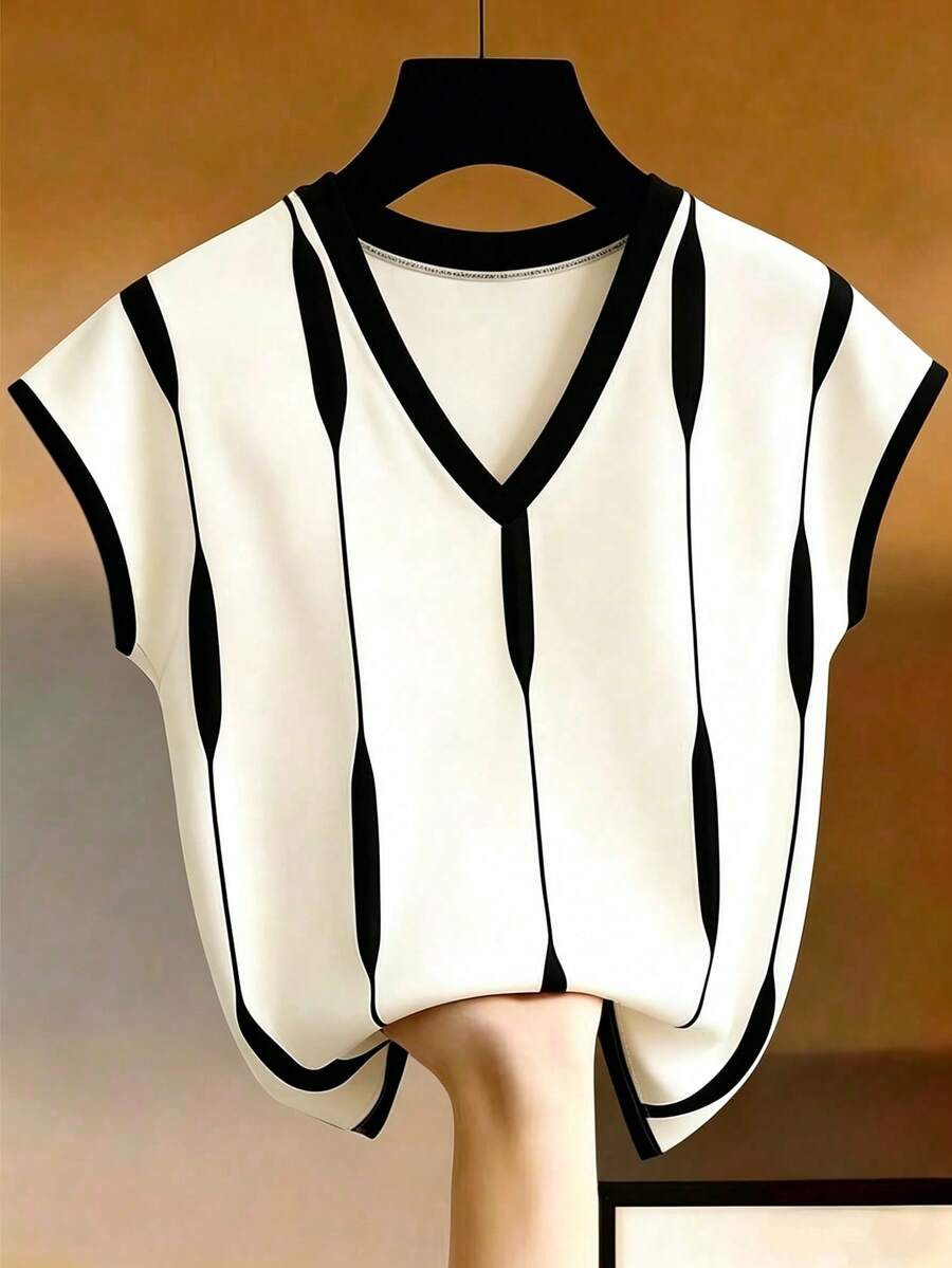 SHEIN Franclia 女款V領撞色拼接印花休閒背心上衣,適合通勤與度假穿著 - 黑與白 - 查看 1
