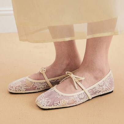 リボン装飾、花柄刺繍、通気性メッシュアッパー、スクエアトゥ、幅広や膨らみ足向け、夏のメリージェーンシューズ レディース ホワイトバレエフラット