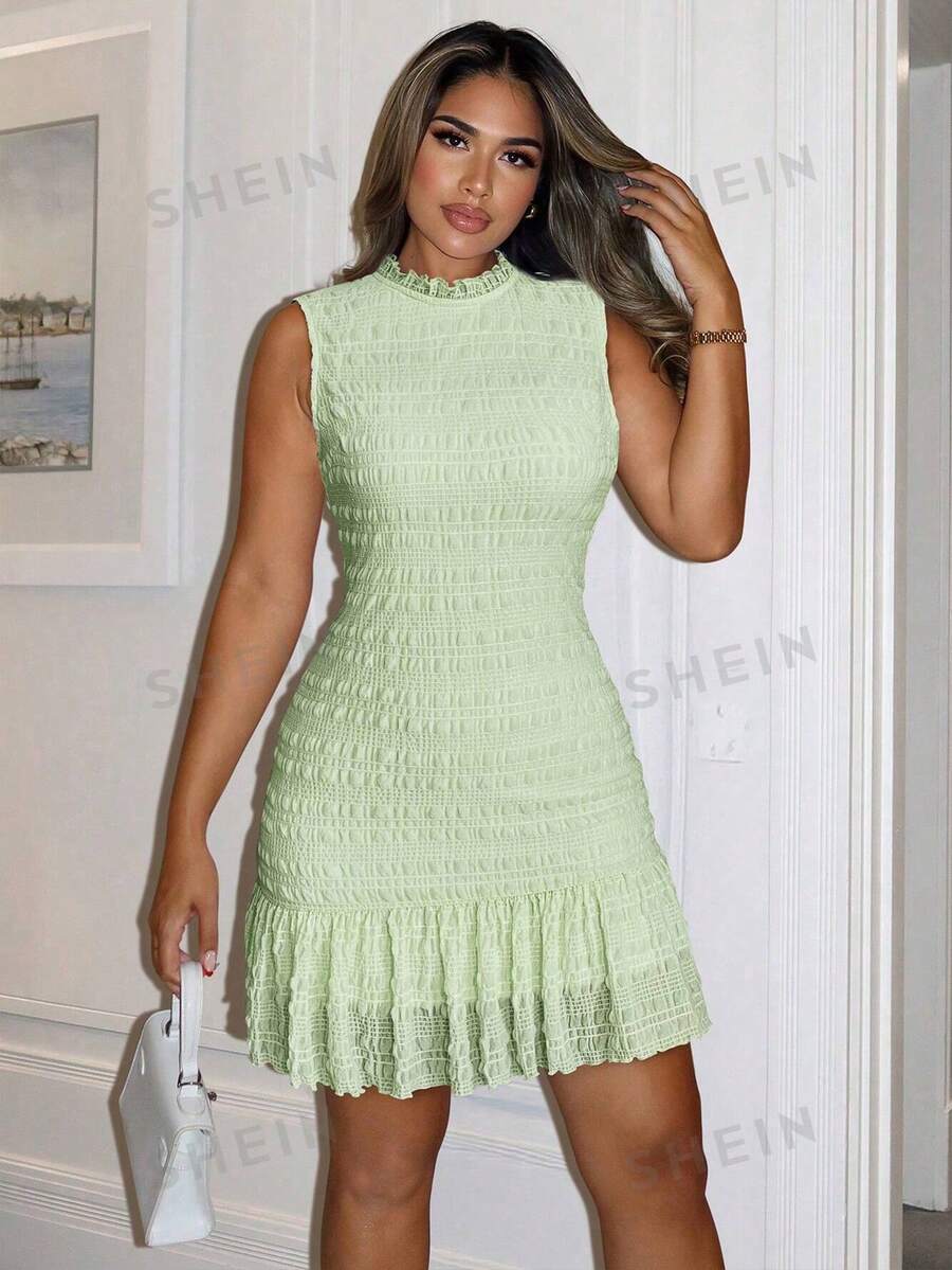 Xyvia Gaun Mini Tanpa Lengan Bertekstur Hijau Muda untuk Wanita, Gaun Bodycon dengan Kerah Berumbai dan Hem Bergelombang untuk Liburan Musim Panas di Pantai. - Mint Green - View 1