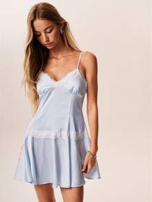 Willow Rêve Vestido mini de satén azul claro con apliques de encaje, dobladillo asimétrico con volantes, cintura ajustada, cuello en V - Azul menta - Ver 4