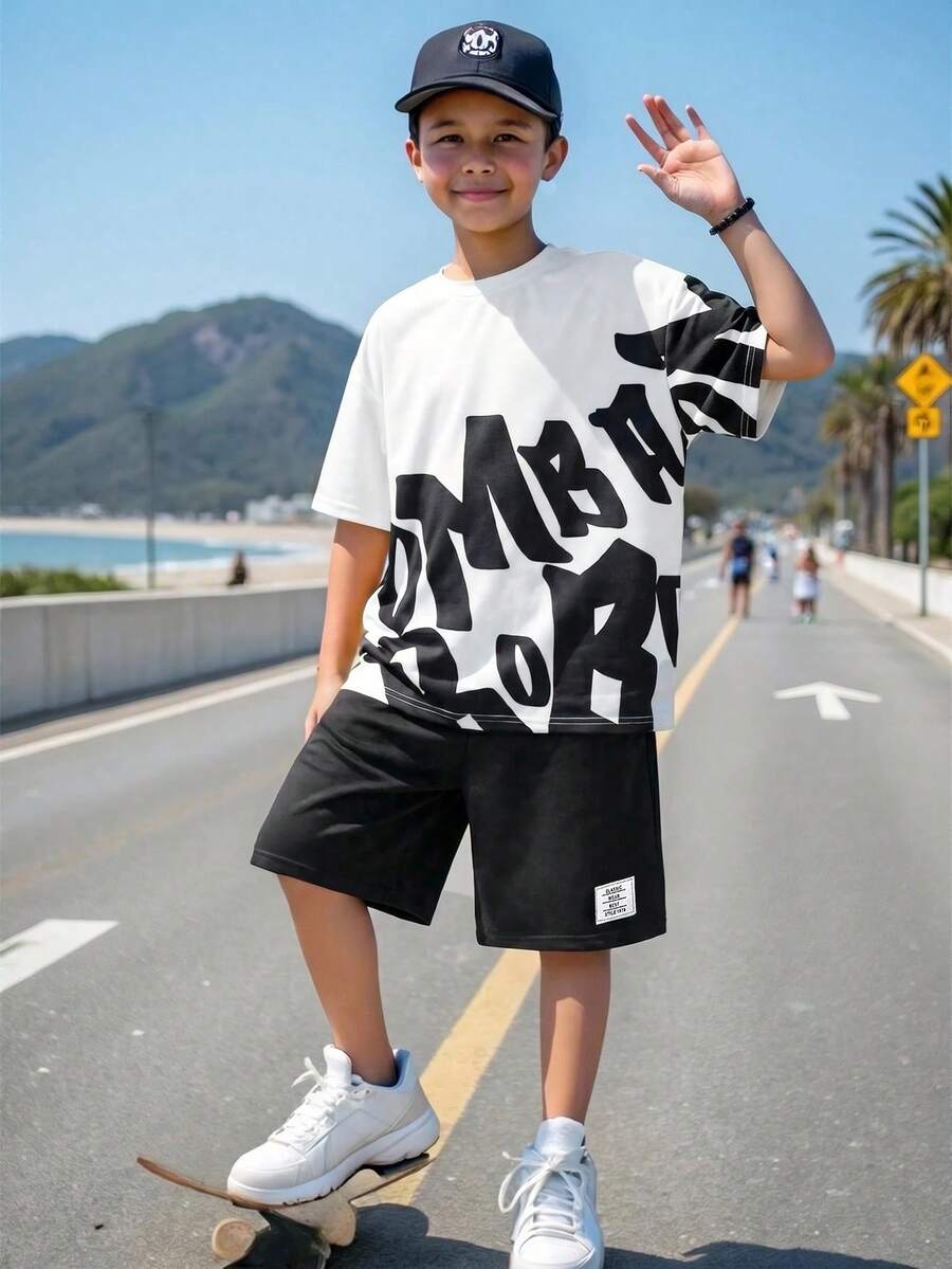 SHEIN 2件組青少年男孩休閒日常舒適印花圖案圓領寬鬆套頭短袖T恤與短褲針織套裝 - 黑色 - 查看 1
