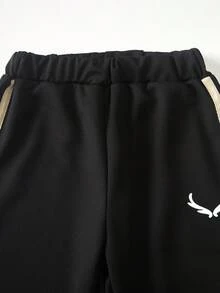 SHEIN 小男孩 2 件組純棉套裝，2 件/組 小男孩對比色圓領短袖 T 恤與長褲，休閒日常穿著 - 卡其色 - 查看 9