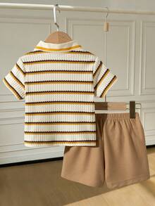 Souflis Souflis 2件組 嬰兒/男嬰杏色寬鬆版型鈕扣對比羅紋袖口領短袖POLO衫搭配彈性腰短褲套裝，夏季，兒童服飾，幼童服飾，嬰兒套裝，嬰兒男嬰套裝，嬰兒上衣，幼童短褲，3M-3T - 彩色 - 查看 4