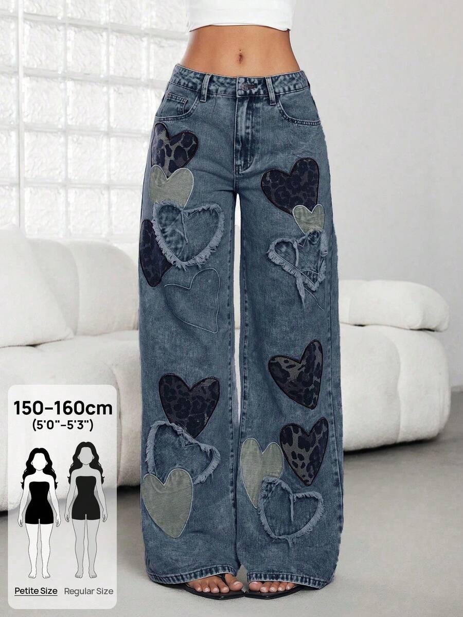 SHEIN PETITE 女士休闲宽松心形刺绣贴片牛仔裤 - 深色水洗藍 - 查看 1
