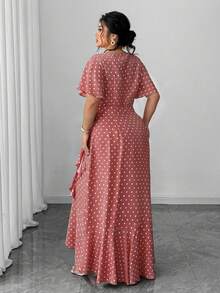 SHEIN Unity Vestido envolvente de lunares talla grande con cintura anudada, volantes en el bajo y abertura lateral - Rosa vieja - Ver 2
