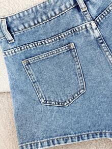 Comfortcana Celana Pendek Denim Kasual Modis Wanita dengan Hiasan Rhinestone dan Saku - Light Wash - View 4