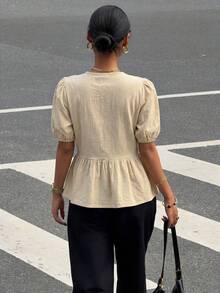 Siren Gaze 女款 100% 純棉卡其色泡泡袖上衣，優雅夏季圓領前綁帶荷葉邊下擺上衣，適合茶會，休閒收腰波希米亞風襯衫 - 彩色 - 查看 2