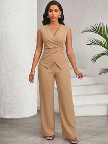 SHEIN Lady Conjunto elegante de duas peças feminino em cor sólida com blusa plissada drapeada de decote em V e calça pantalona. Conjunto de calça pantalona. Conjunto feminino elegante. Conjunto feminino elegante de duas peças com blusa sem mangas e calça. - Caqui - Ver 6